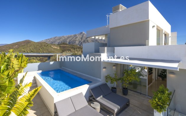 Resale - Apartment - Marbella - Nueva Andalucía