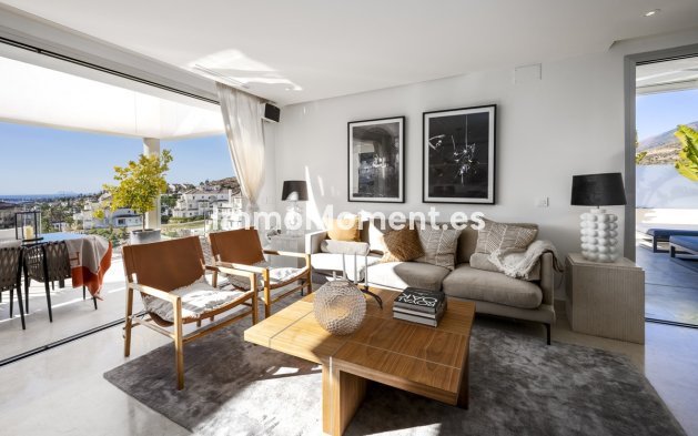 Resale - Apartment - Marbella - Nueva Andalucía
