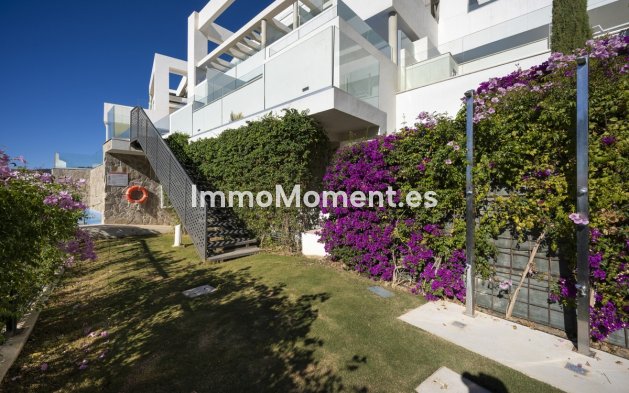 Resale - Apartment - Marbella - Nueva Andalucía