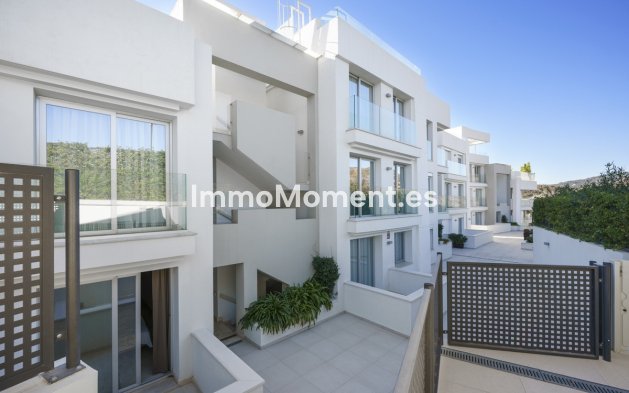 Resale - Apartment - Marbella - Nueva Andalucía