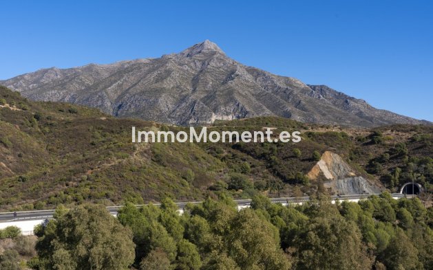 Resale - Apartment - Marbella - Nueva Andalucía