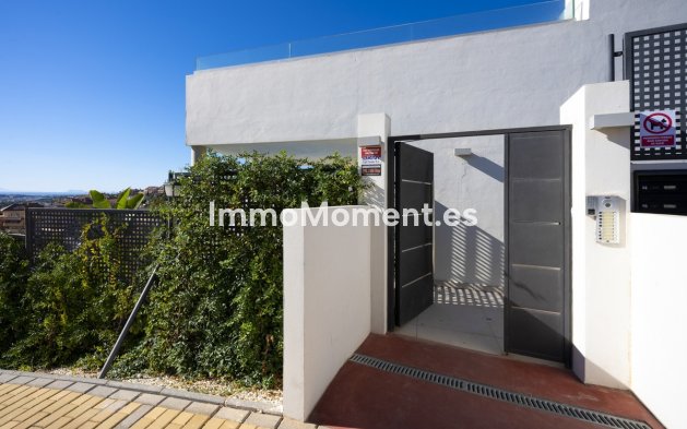 Resale - Apartment - Marbella - Nueva Andalucía