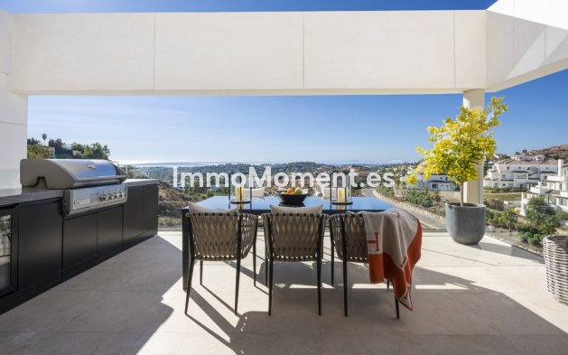Resale - Apartment - Marbella - Nueva Andalucía