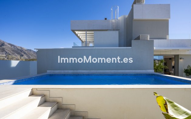 Resale - Apartment - Marbella - Nueva Andalucía