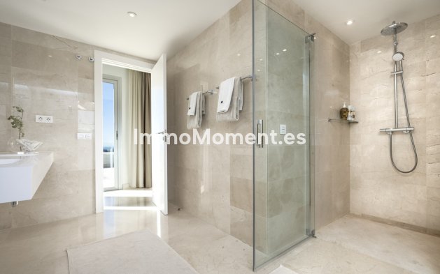 Resale - Apartment - Marbella - Nueva Andalucía