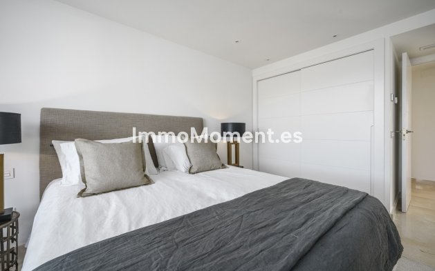 Resale - Apartment - Marbella - Nueva Andalucía