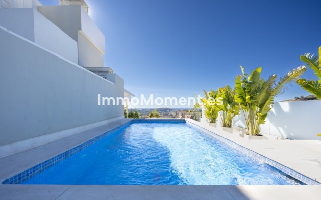 Resale - Apartment - Marbella - Nueva Andalucía