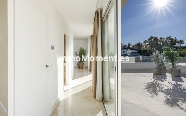 Resale - Apartment - Marbella - Nueva Andalucía