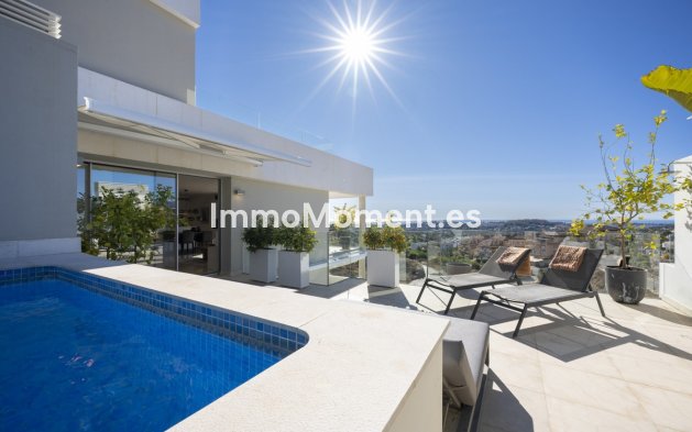 Resale - Apartment - Marbella - Nueva Andalucía