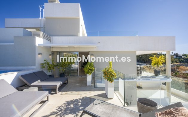Resale - Apartment - Marbella - Nueva Andalucía
