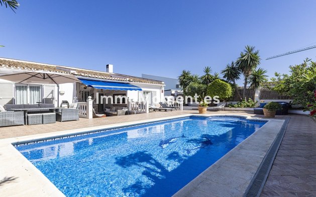 Bestaande woning - Vrijstaande villa - Manilva - La Duquesa