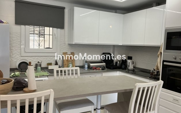 Resale - Apartment - Marbella - Puerto Banús