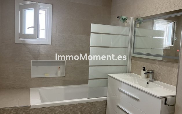Resale - Apartment - Marbella - Puerto Banús