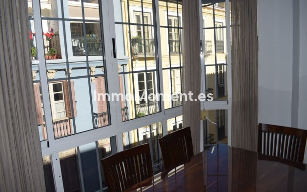 Resale - Apartment - Málaga - Málaga Centro