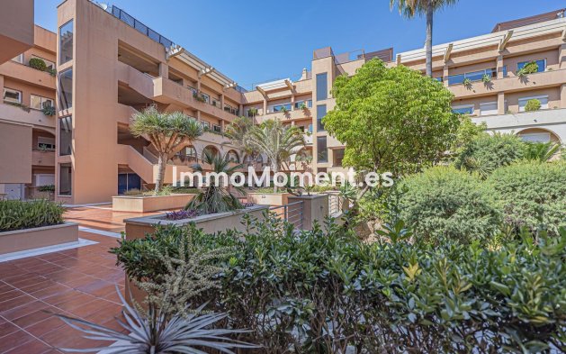 Resale - Apartment - Marbella - Nueva Andalucía