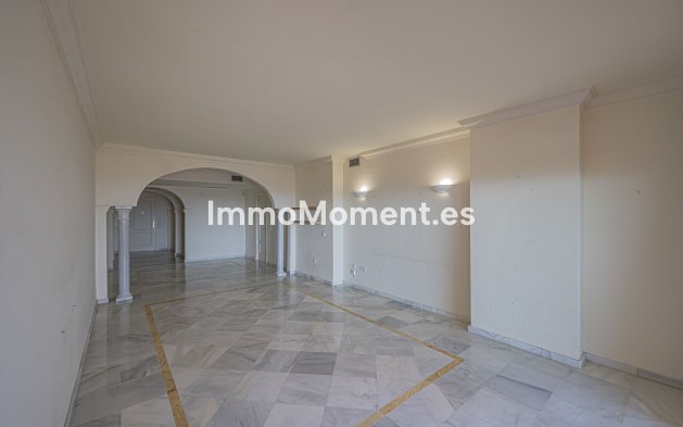 Resale - Apartment - Marbella - Nueva Andalucía