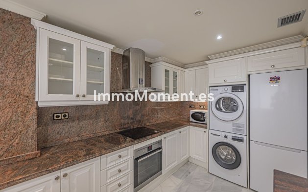 Resale - Apartment - Marbella - Nueva Andalucía
