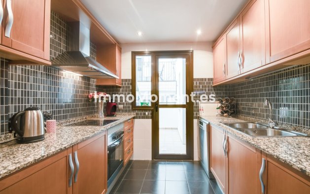 Resale - Apartment - Estepona - New Golden Mile