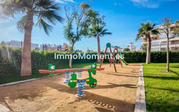Resale - Apartment - Torrevieja - Torrevieja Centro