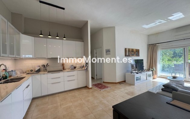 Resale - Apartment - Estepona - Atalaya