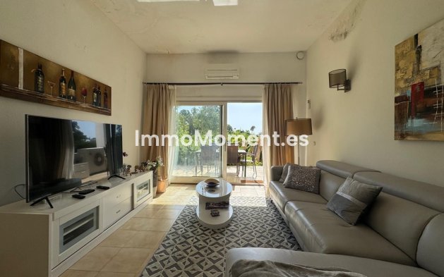 Resale - Apartment - Estepona - Atalaya