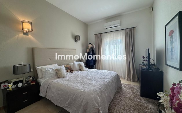 Resale - Apartment - Estepona - Atalaya