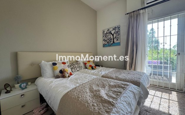 Resale - Apartment - Estepona - Atalaya