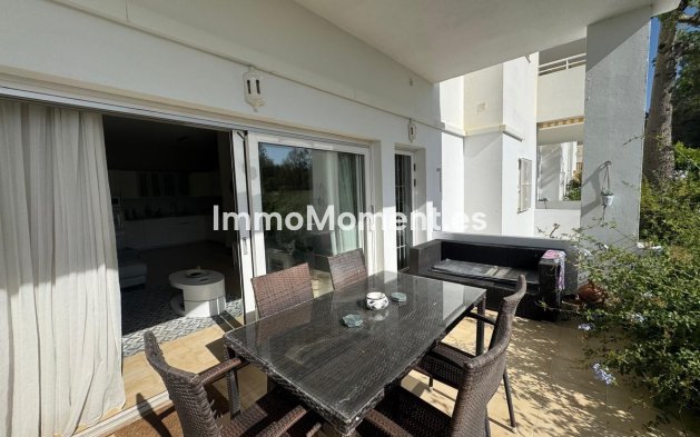 Resale - Apartment - Estepona - Atalaya