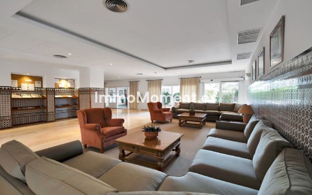 Resale - Apartment - Estepona - Atalaya