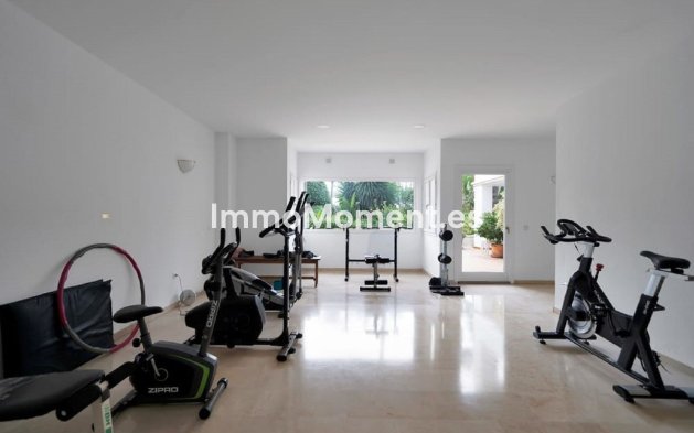 Resale - Apartment - Estepona - Atalaya