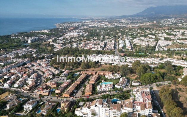 Resale - Apartment - Estepona - Atalaya