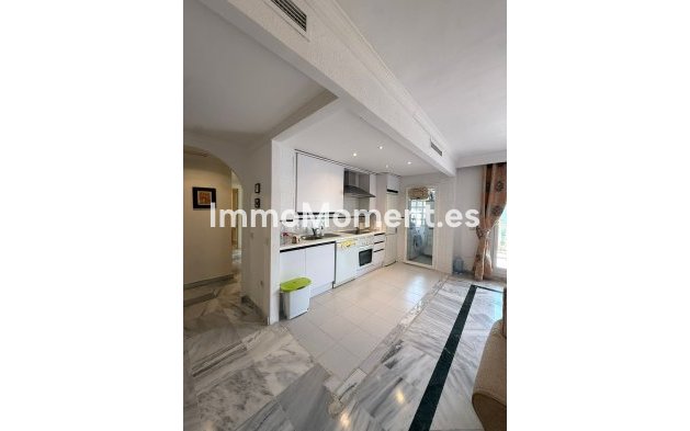 Resale - Apartment - Marbella - Nueva Andalucía