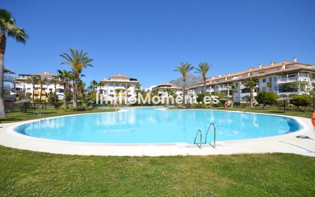 Resale - Apartment - Marbella - Nueva Andalucía