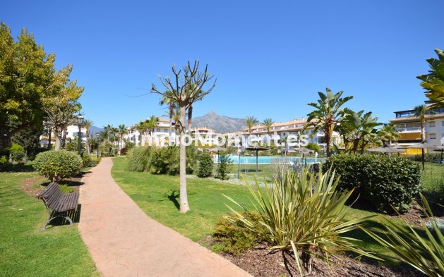 Resale - Apartment - Marbella - Nueva Andalucía