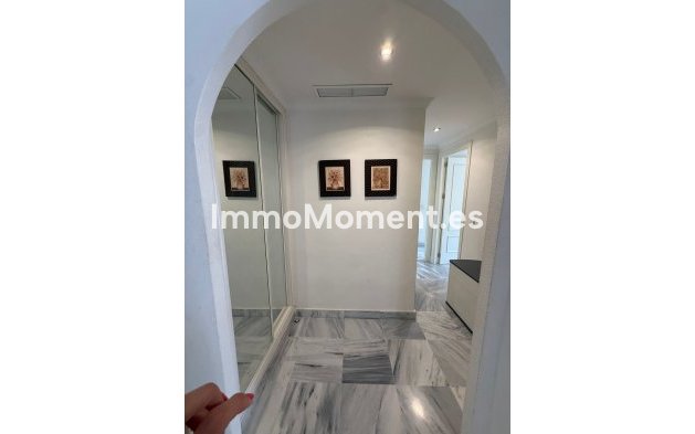 Resale - Apartment - Marbella - Nueva Andalucía