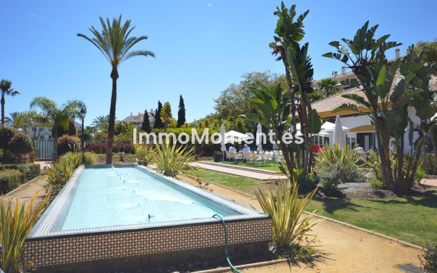 Resale - Apartment - Marbella - Nueva Andalucía