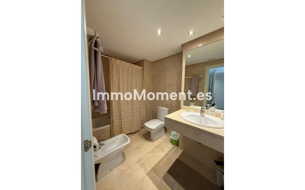 Resale - Apartment - Marbella - Nueva Andalucía