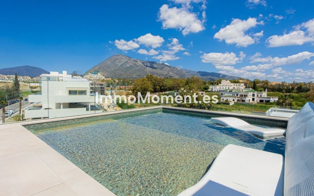 Resale - Apartment - Marbella - Puerto Banús