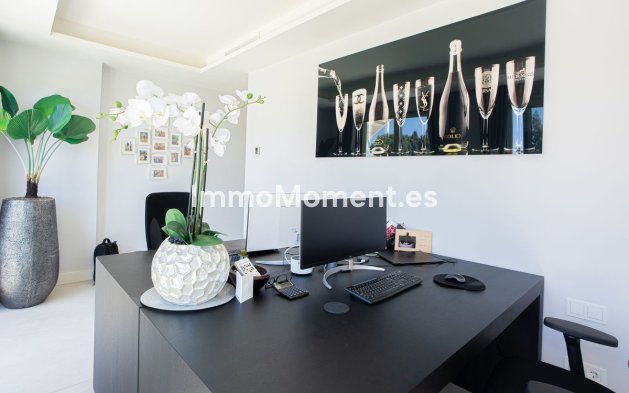 Resale - Apartment - Marbella - Puerto Banús