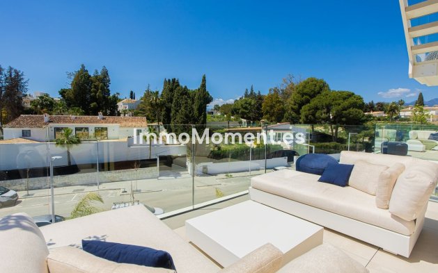 Resale - Apartment - Marbella - Puerto Banús