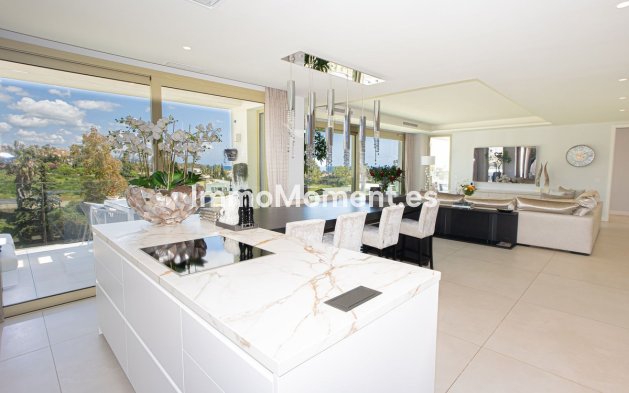 Resale - Apartment - Marbella - Puerto Banús