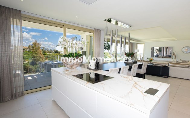 Resale - Apartment - Marbella - Puerto Banús