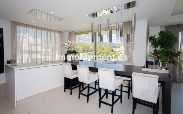 Resale - Apartment - Marbella - Puerto Banús