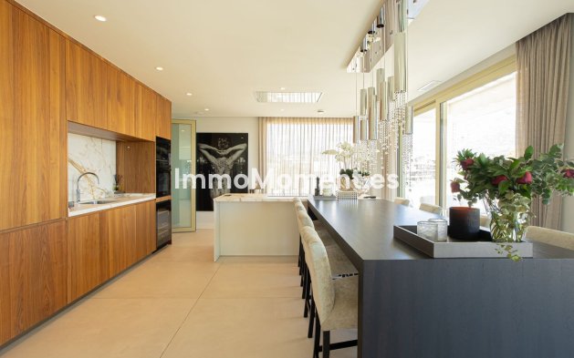Resale - Apartment - Marbella - Puerto Banús
