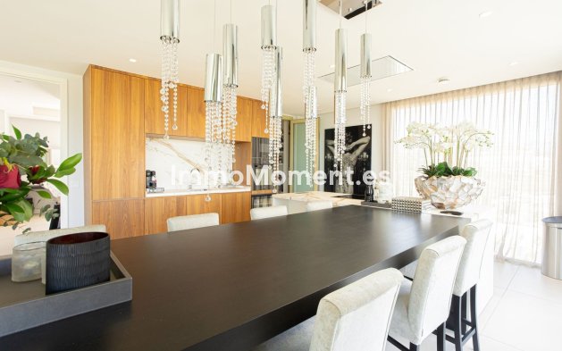 Resale - Apartment - Marbella - Puerto Banús