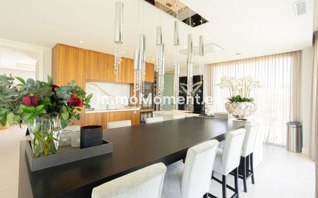 Resale - Apartment - Marbella - Puerto Banús