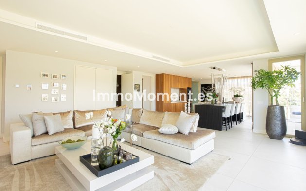 Resale - Apartment - Marbella - Puerto Banús