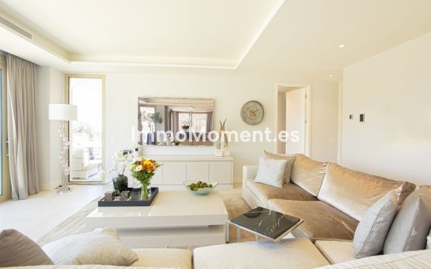 Resale - Apartment - Marbella - Puerto Banús