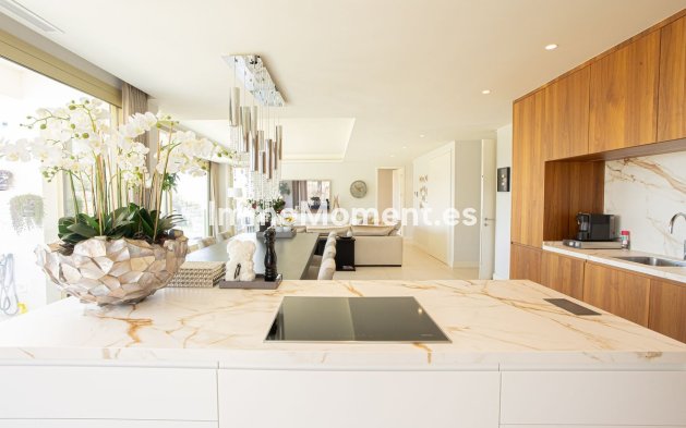 Resale - Apartment - Marbella - Puerto Banús