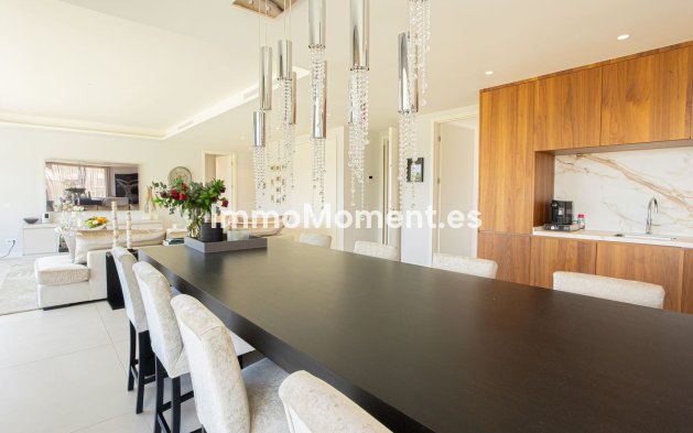 Resale - Apartment - Marbella - Puerto Banús